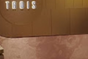 : Trois Cafe (中建大廈)